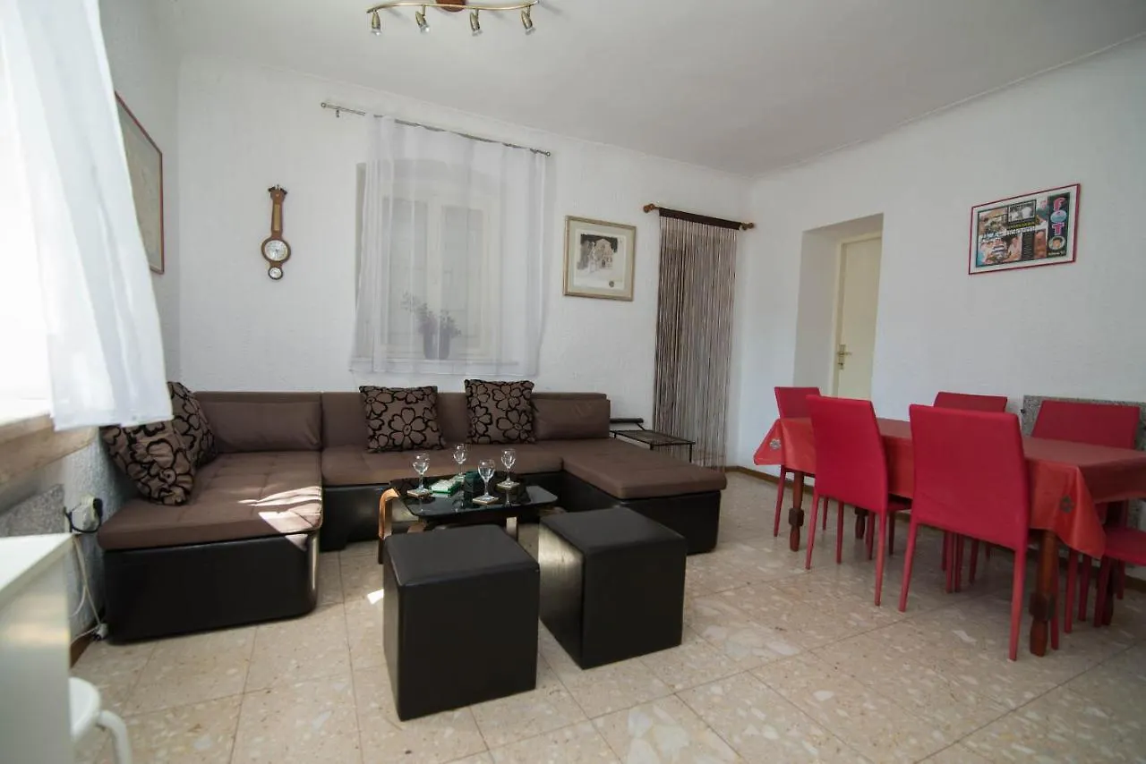 Red House Veli Losinj 0*,