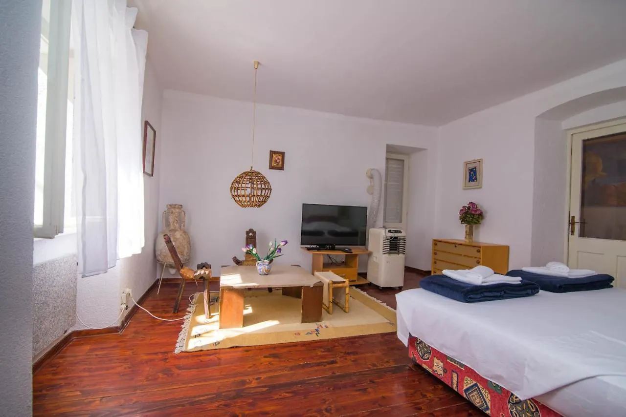 Red House Veli Losinj 0*,  Croatia