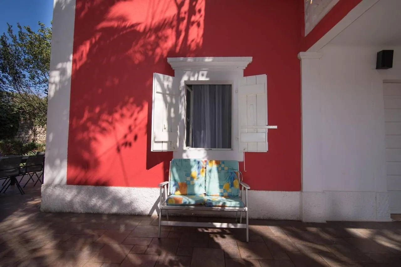 Red House Veli Lošinj 0*,