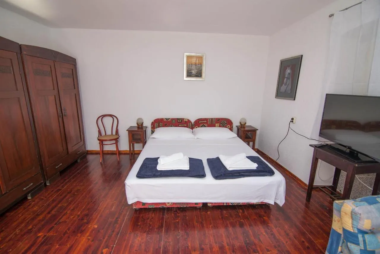 Red House Veli Lošinj Σπίτι διακοπών