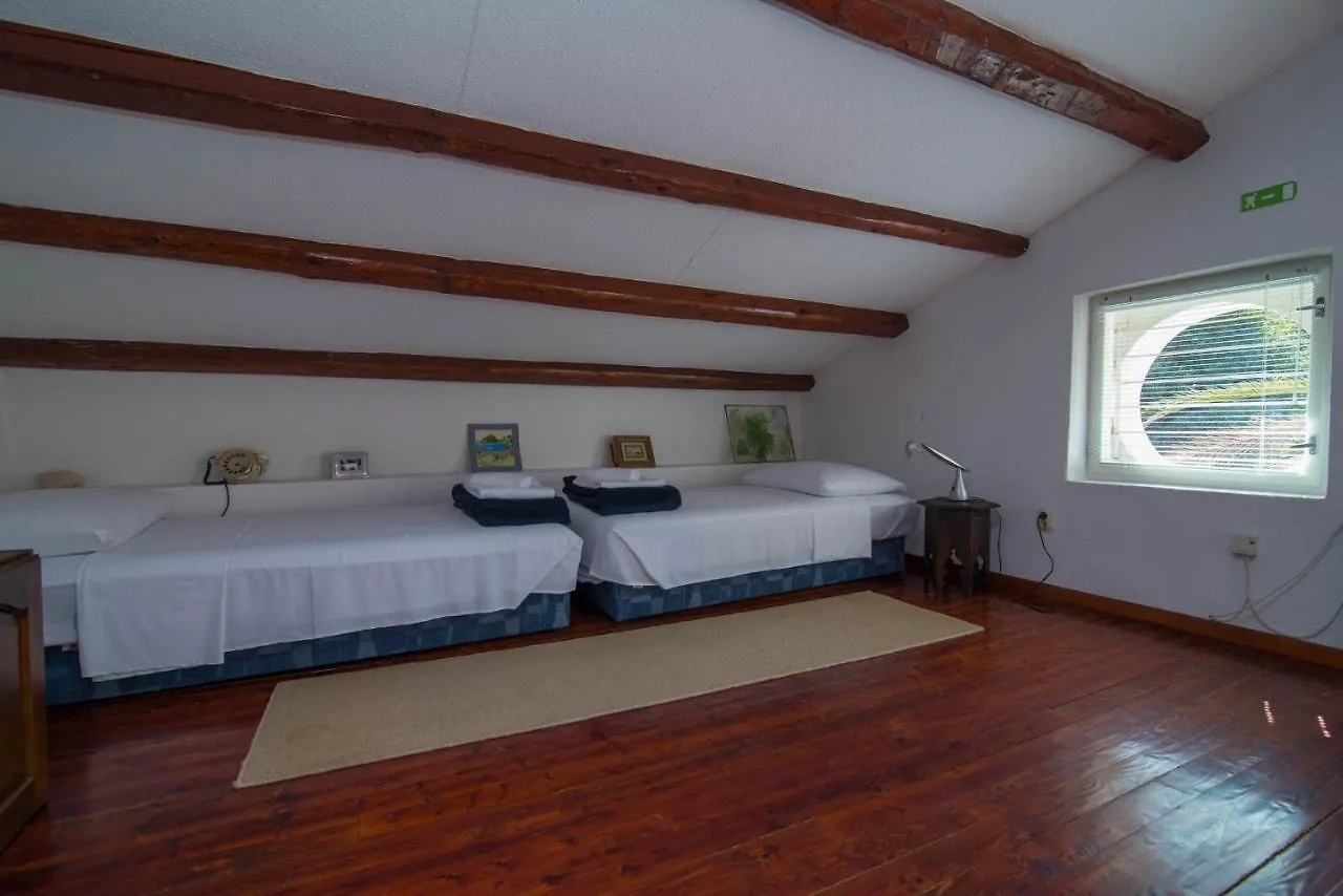 Red House Veli Lošinj 0*,  Κροατία