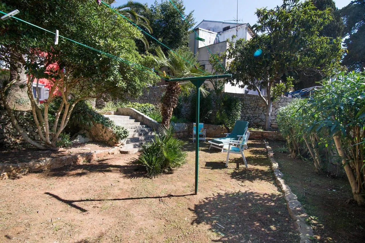 Red House Veli Lošinj 0*,  Κροατία